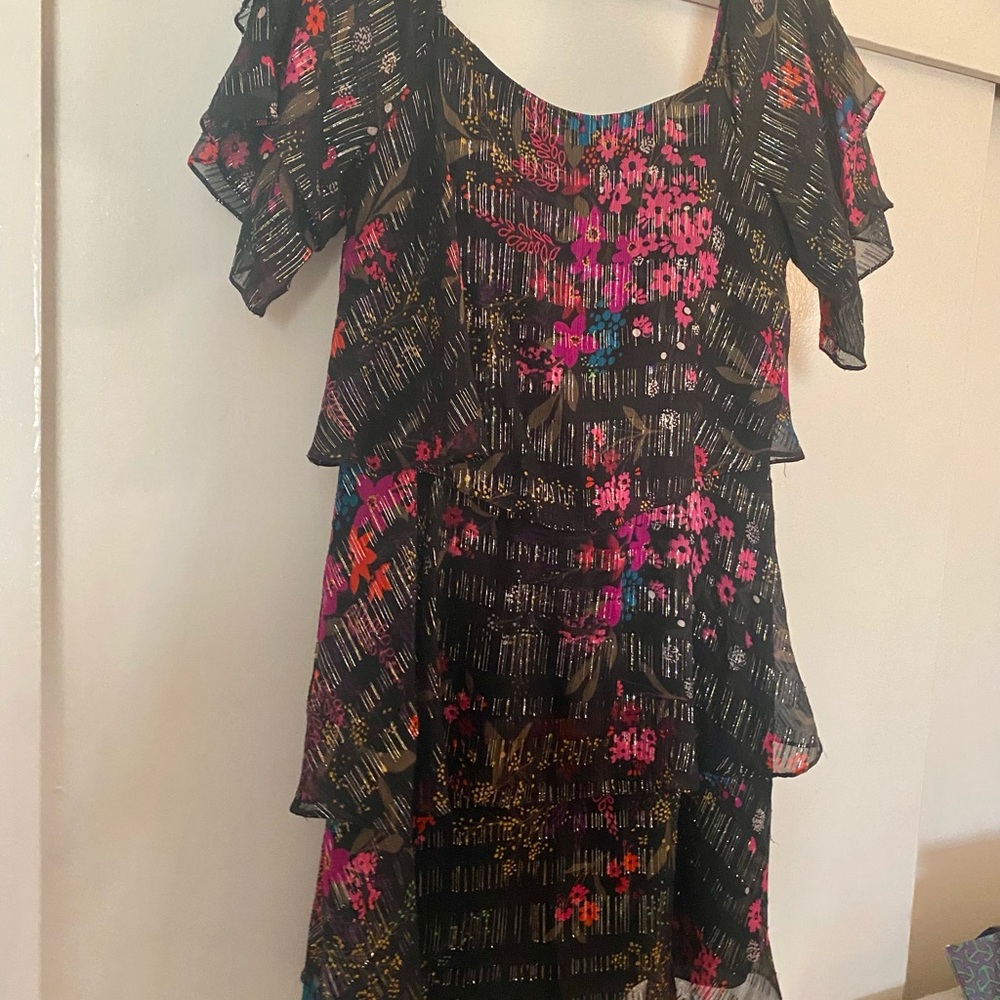 Trina Turk Cupcake Metallic off the shoulders,like new,beautiful silk dress - Picture 4 of 16